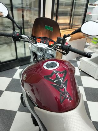 Suzuki GSR Naked con tan solo 7.000km