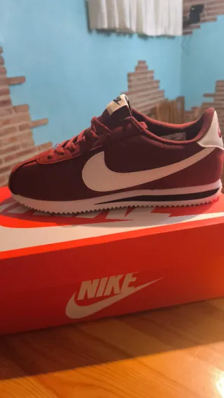 Zapatillas Nike Cortez Rojas y Blancas 44 43