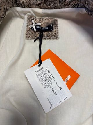 Gabardina estampado serpiente