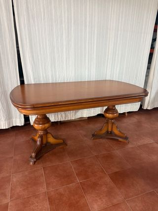 Mesa de comedor de madera de pino