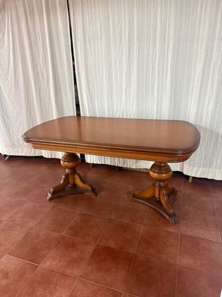 Mesa de comedor de madera de pino