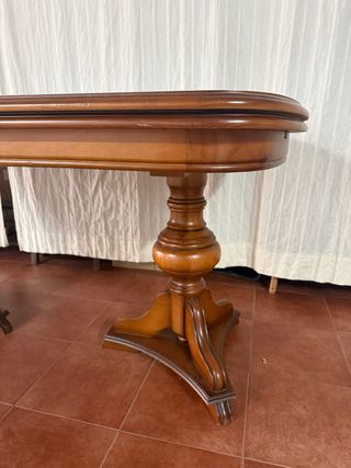 Mesa de comedor de madera de pino