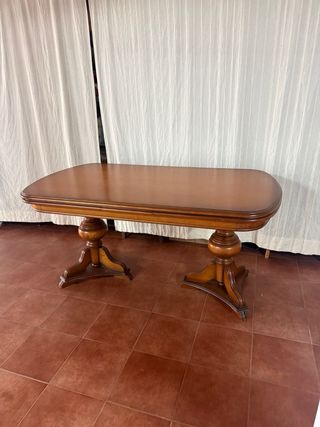 Mesa de comedor de madera de pino