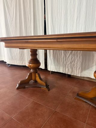 Mesa de comedor de madera de pino