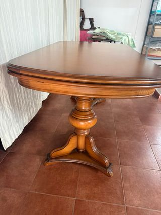 Mesa de comedor de madera de pino