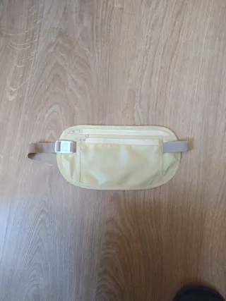 Riñonera de viaje beige