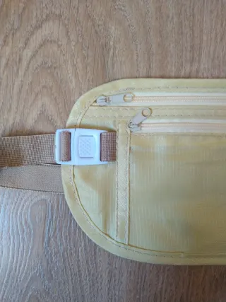 Riñonera de viaje beige