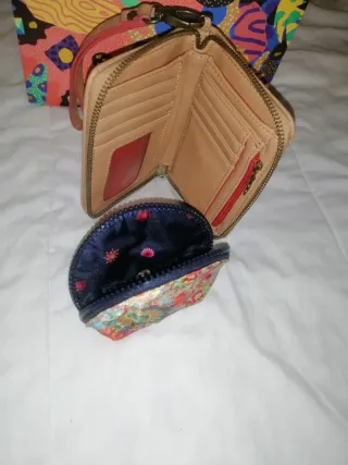 Cartera Marrón con Monedero y Cadena