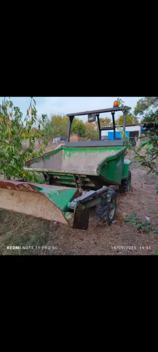 Dumper con cazo para carga