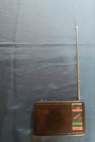 Radio Portatile Vintage CAT Music 74 AM/FM Anni 80