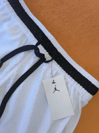 Bermuda Jordan Blanca y Negra