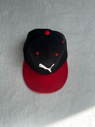 Gorra Puma Negra y Roja