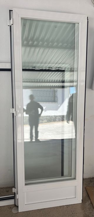 Ventanas de aluminio blancas