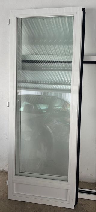 Ventanas de aluminio blancas