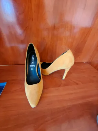 Zapatos de tacón 20 euros cada pareja