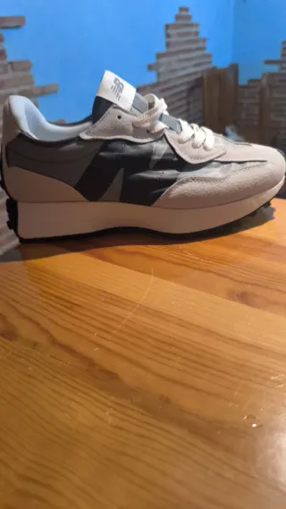 Zapatillas Nike 327 Gris y Blanco 44 43