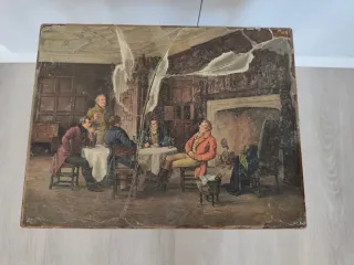 Mesa auxiliar antigua decorada