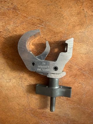 Garra Iluminación Profesional Doughty