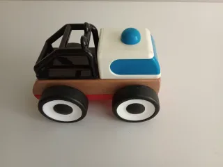 Coche de juguete de madera