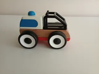 Coche de juguete de madera