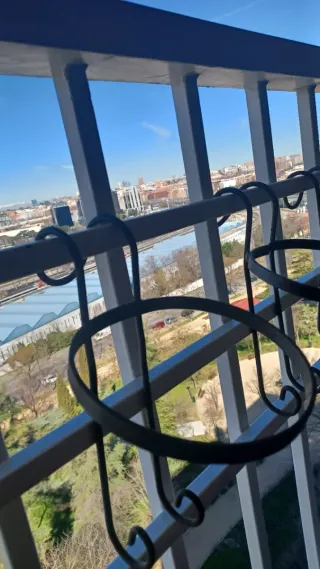 Supporti in ferro battuto per fioriere e vasi