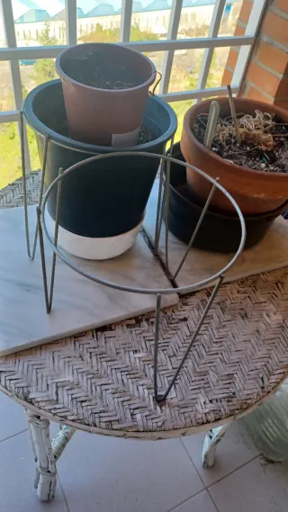 Supporti in ferro battuto per fioriere e vasi