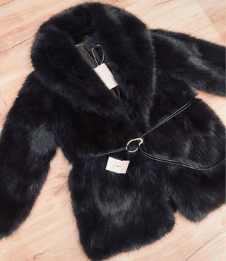 Abrigo pelo sintético negro talla única