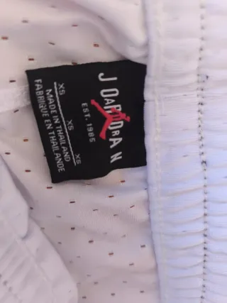 Bermuda Jordan Negra y Blanca