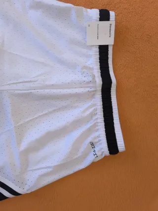 Bermuda Jordan Negra y Blanca