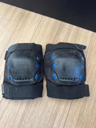 Rodilleras Oxelo Negras con Detalles Azules