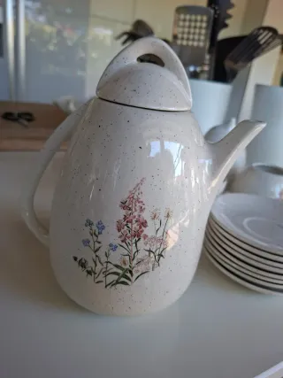 Juego de cerámica con flores