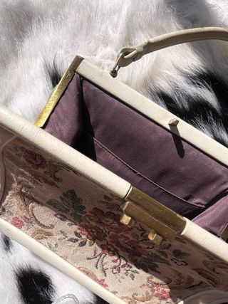 Bolso de mano vintage con motivos florales. 1960