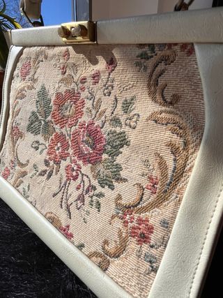 Bolso de mano vintage con motivos florales. 1960