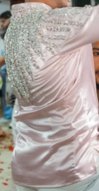 Camisa hombre pedrería rosa y plata