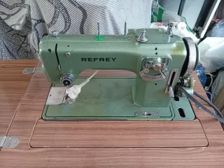 Máquina de coser Refrey 427 VZ