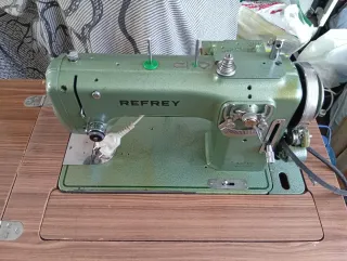 Máquina de coser Refrey 427 VZ
