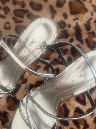 Zapatos Zara plateados talla 38