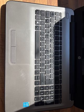 Ordenador portátil HP gris