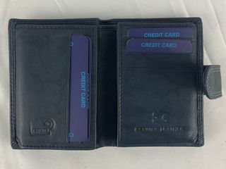 Cartera de piel azul marino con cierre