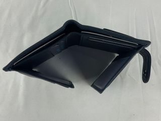 Cartera de piel azul marino con cierre