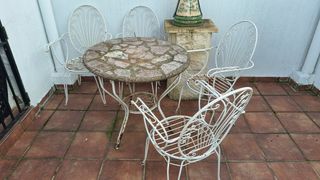 Tavolo e 4 sedie da terrazzo in ferro e pietra