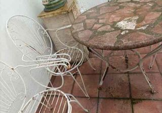 Tavolo e 4 sedie da terrazzo in ferro e pietra