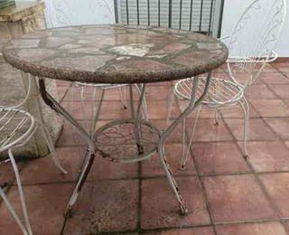 Tavolo e 4 sedie da terrazzo in ferro e pietra