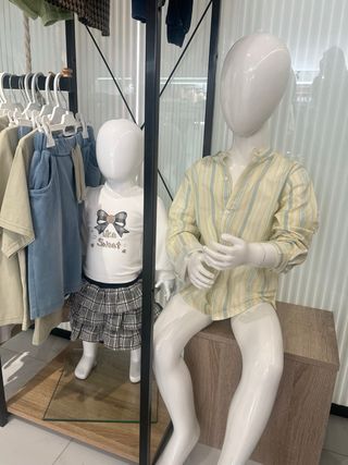 Maniquí infantil para escaparate