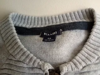 Chaqueta gris con cremallera