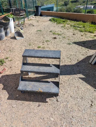 Escalera 3 peldaños metálica