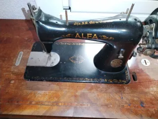 Máquina de coser antigua Alfa S.A. España