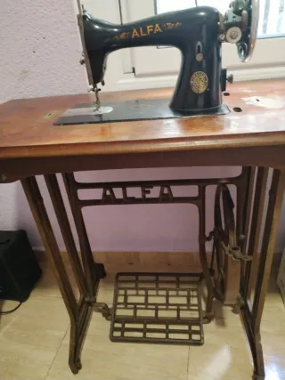 Máquina de coser antigua Alfa S.A. España