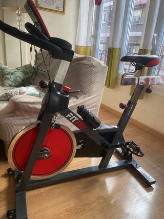 Bicicleta estática para entrenar en casa