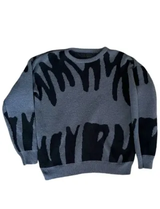 Jersey gris y negro con estampado